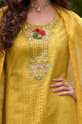 Women Floral Embroidered Thread Work Kurta with Trousers & With Dupatta