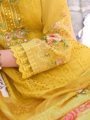 Women Floral Embroidered Thread Work Kurta with Trousers & With Dupatta 3