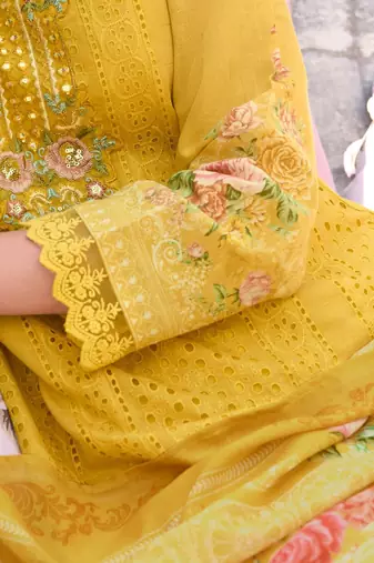 Women Floral Embroidered Thread Work Kurta with Trousers & With Dupatta
