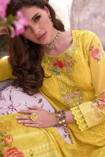 Women Floral Embroidered Thread Work Kurta with Trousers & With Dupatta