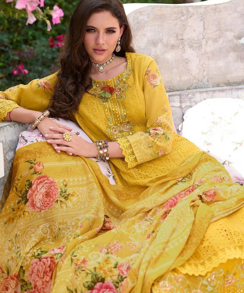 Women Floral Embroidered Thread Work Kurta with Trousers & With Dupatta
