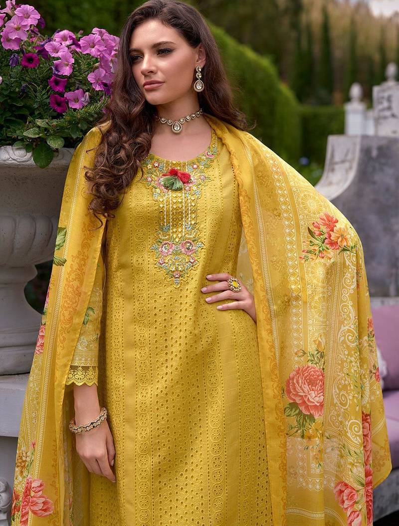 Women Floral Embroidered Thread Work Kurta with Trousers & With Dupatta
