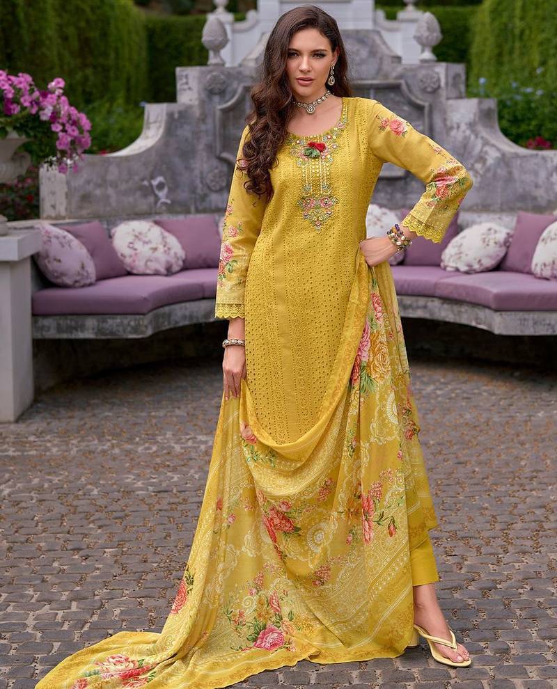 Women Floral Embroidered Thread Work Kurta with Trousers & With Dupatta