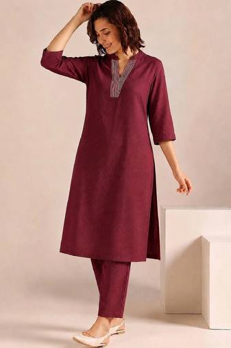 Women Regular Thread Work Kurta with Trousers