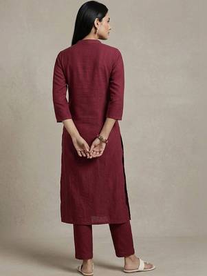 Women Regular Thread Work Kurta with Trousers 5