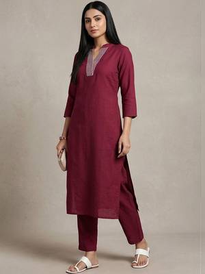 Women Regular Thread Work Kurta with Trousers 7