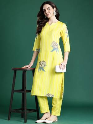 Floral Printed Regular Kurta with Trousers 1