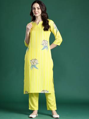 Floral Printed Regular Kurta with Trousers 4