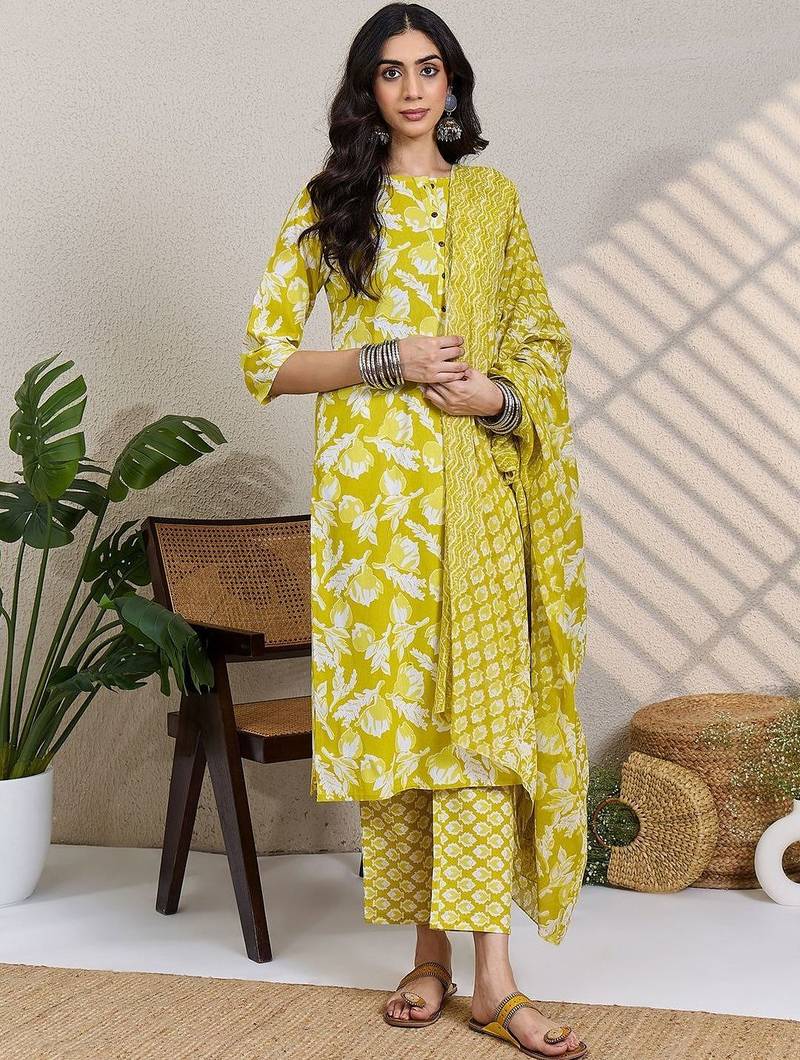 Women Floral Printed Regular Pure Cotton Kurta with Trousers & With Dupatta