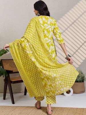 Women Floral Printed Regular Pure Cotton Kurta with Trousers & With Dupatta 5
