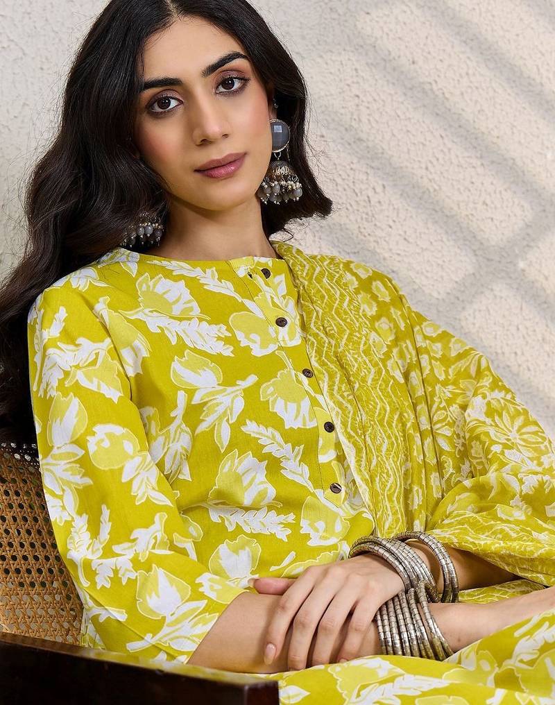 Women Floral Printed Regular Pure Cotton Kurta with Trousers & With Dupatta