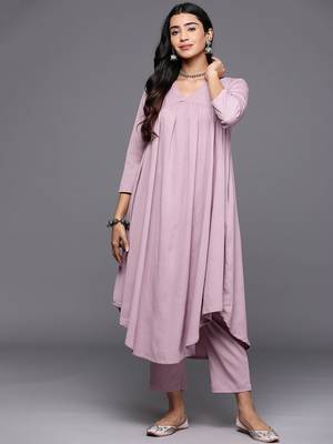 Women Solid V Neck Gathered Empire Kurta with Solid Trousers 4