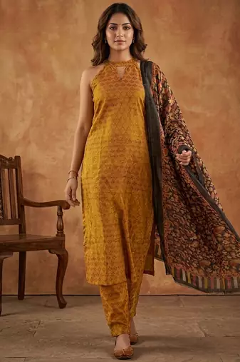 Women Regular Kurta with Trousers & With Dupatta