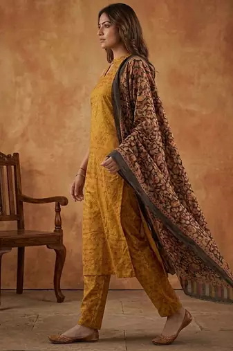 Women Regular Kurta with Trousers & With Dupatta