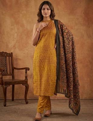 Women Regular Kurta with Trousers & With Dupatta 5