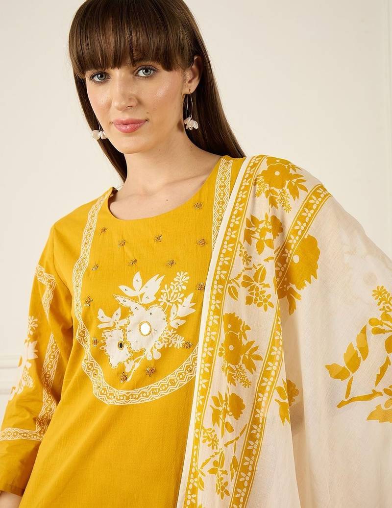 Women Floral Printed Regular Mirror Work Pure Cotton Kurta with Trousers & With Dupatta