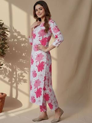 Women Floral Printed Regular Kurta with Trousers 4