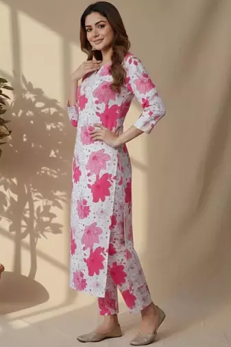 Women Floral Printed Regular Kurta with Trousers