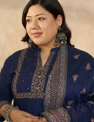 Plus Size Blue Printed Straight Kurta Trousers With Dupatta Set 2
