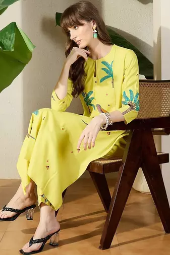 Women Viscose Rayon Ethnic Motifs Printed Regular Kurta with Trousers