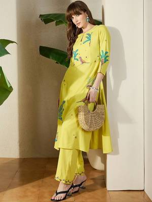 Women Viscose Rayon Ethnic Motifs Printed Regular Kurta with Trousers 1