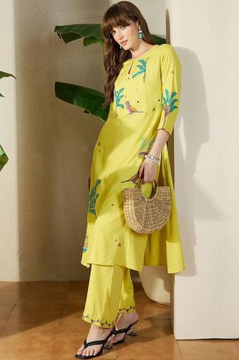 Women Viscose Rayon Ethnic Motifs Printed Regular Kurta with Trousers
