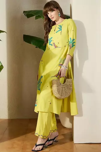 Women Viscose Rayon Ethnic Motifs Printed Regular Kurta with Trousers