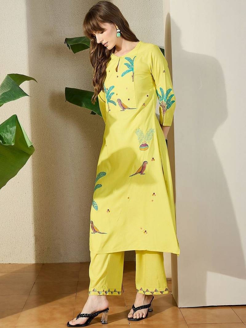 Women Viscose Rayon Ethnic Motifs Printed Regular Kurta with Trousers