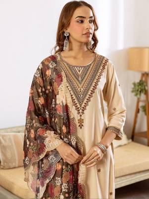 Women Floral Embroidered Regular Thread Work Kurta with Patiala & With Dupatta 2