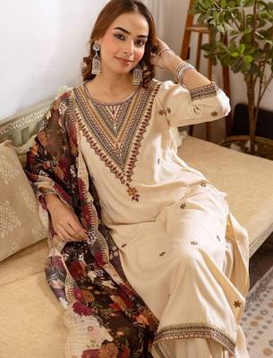Women Floral Embroidered Regular Thread Work Kurta with Patiala & With Dupatta 4