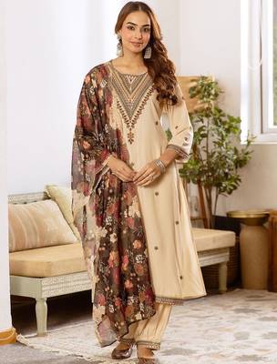 Women Floral Embroidered Regular Thread Work Kurta with Patiala & With Dupatta 5