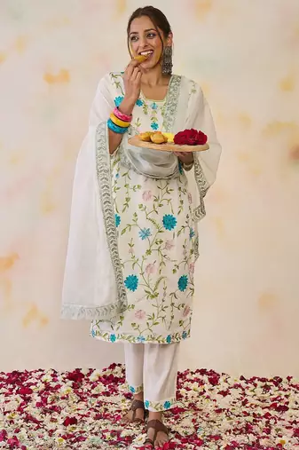 Women Floral Embroidered Regular Thread Work Kurta with Trousers & With Dupatta