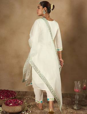 Women Floral Embroidered Regular Thread Work Kurta with Trousers & With Dupatta 3