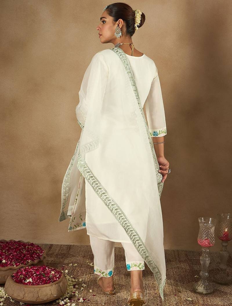 Women Floral Embroidered Regular Thread Work Kurta with Trousers & With Dupatta