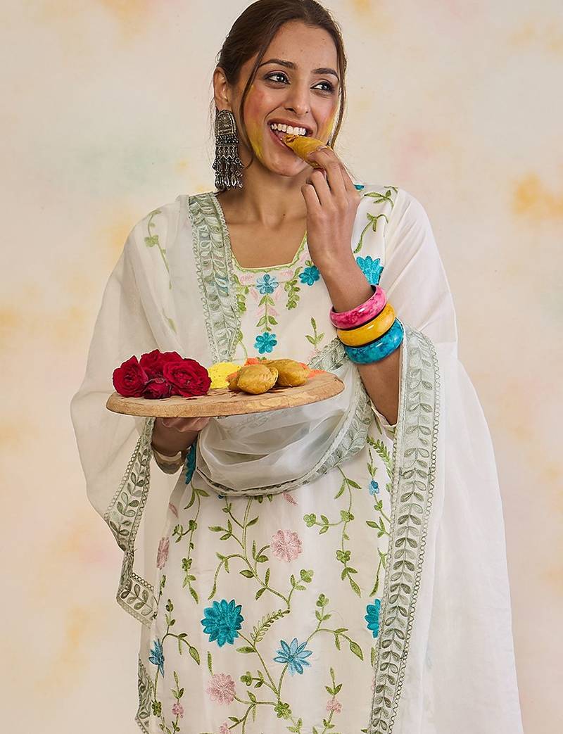 Women Floral Embroidered Regular Thread Work Kurta with Trousers & With Dupatta