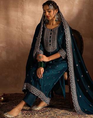 Ethnic Motifs Embroidered Thread Work Straight Kurta with Trouser & Dupatta 1