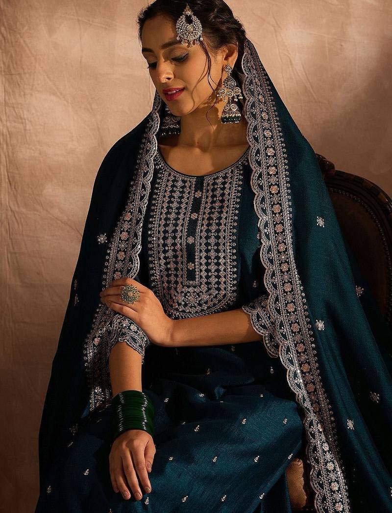 Ethnic Motifs Embroidered Thread Work Straight Kurta with Trouser & Dupatta