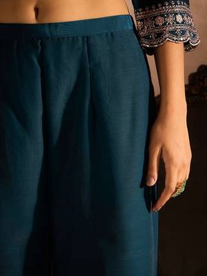 Ethnic Motifs Embroidered Thread Work Straight Kurta with Trouser & Dupatta 3