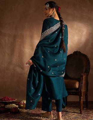 Ethnic Motifs Embroidered Thread Work Straight Kurta with Trouser & Dupatta 5