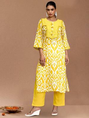 Women Ethnic Motifs Printed Regular Kurta with Trouser 1
