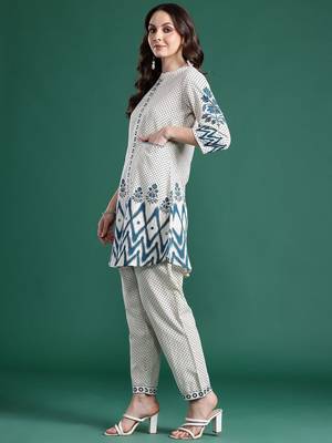 Printed Kurta with Trousers 4