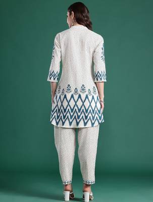 Printed Kurta with Trousers 5