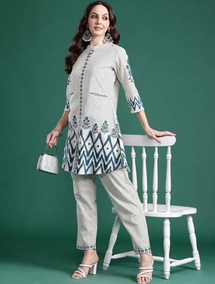 Printed Kurta with Trousers 6