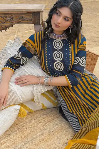 Women Printed Regular Thread Work Pure Cotton Kurta with Trousers & With Dupatta