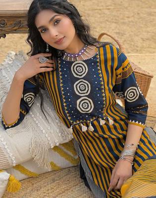 Women Printed Regular Thread Work Pure Cotton Kurta with Trousers & With Dupatta 4