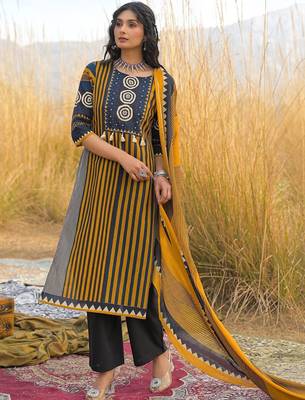 Women Printed Regular Thread Work Pure Cotton Kurta with Trousers & With Dupatta 5
