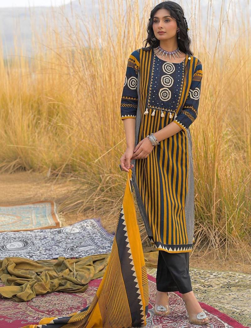 Women Printed Regular Thread Work Pure Cotton Kurta with Trousers & With Dupatta