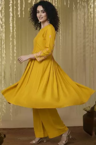 Women Ethnic Motifs Embroidered Tiered Thread Work Kurta with Palazzos