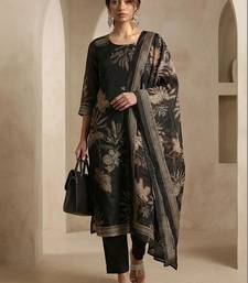 Women Floral Printed Regular Chanderi Silk Kurta with Trousers & With Dupatta