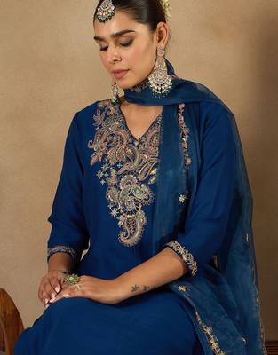 Women Ethnic Motifs Embroidered Regular Liva Kurta with Trousers & With Dupatta 3